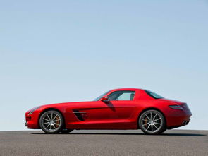 奔驰SLS AMG 2010年款 经典鸥翼门超级跑车的壁纸致敬